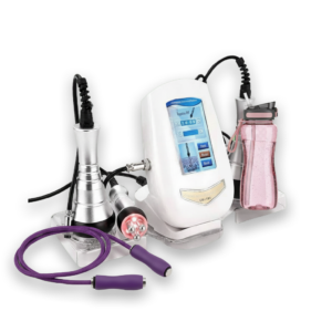 Máquina de ejercicio para casa con cuerda de saltar morada y botella de agua rosa. Equipo de entrenamiento completo.